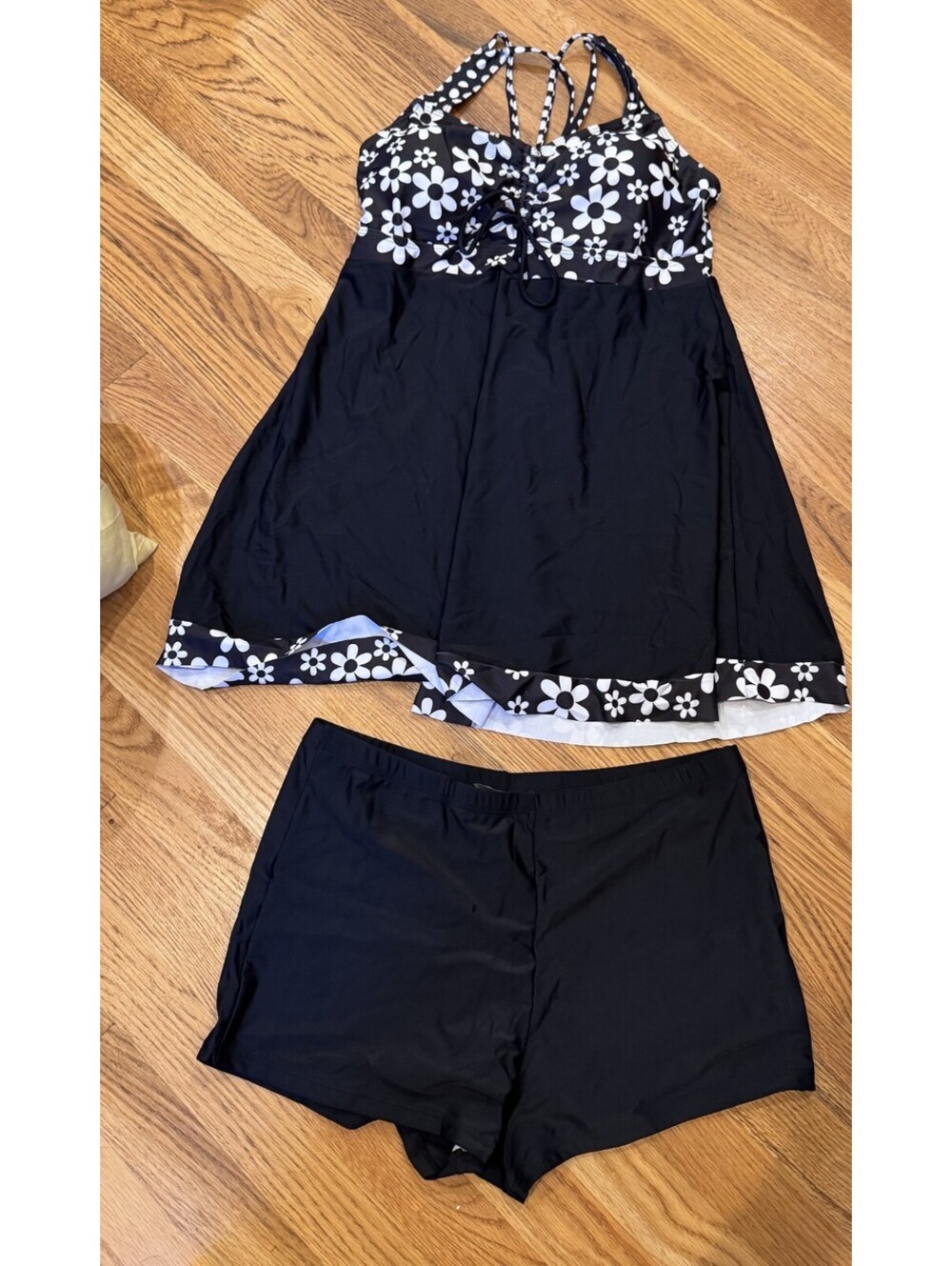 Nwot Womens Black/White Daisy 2 Piece Tankini Bathing Swim Suit XL